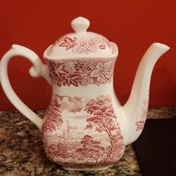 Elegant Red and White Teapot - Picture 4 of 8